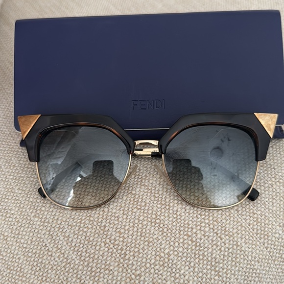 Stylish Fendi Sunglasses - Picture 1 of 4